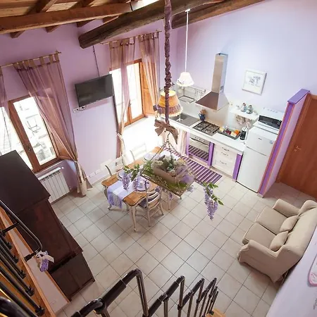 La Del Borgo Alojamento de Acomodação e Pequeno-almoço 3*
